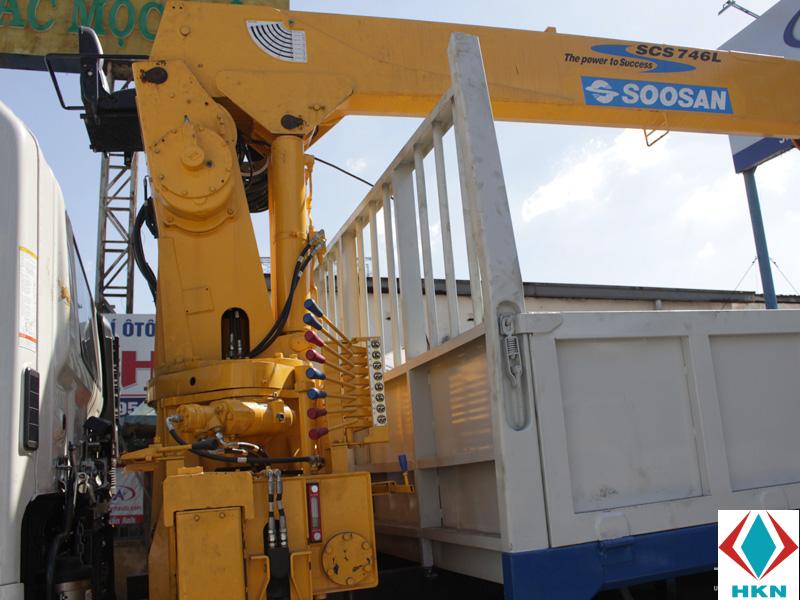 bang-dieu-khien-xe-tai-hino-fl-gan-cau-sosan-scs524-1 Xe Cẩu Hino FL8JT7A 3 Chân 13 Tấn Gắn Cẩu Soosan SCS524