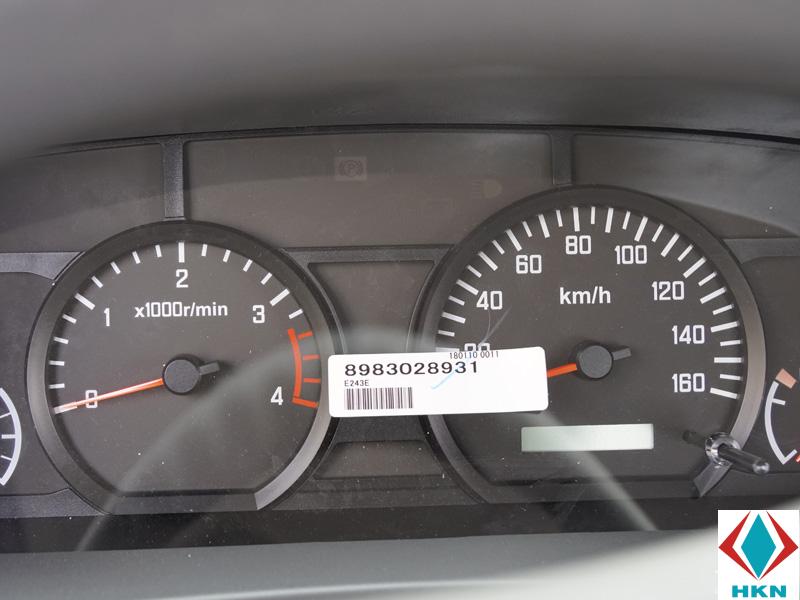 bang-dong-ho-trung-tam-xe-tai-isuzu-series-n Xe Tải Isuzu NPR85K 2 Tấn Gắn Cẩu Unic 3 Tấn 5 Khúc