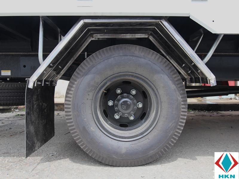 banh-xe-sau-xe-tai-hino-fc-11 Xe Cẩu Hino FC9JLTA 4T9 Gắn Cẩu Unic URV344