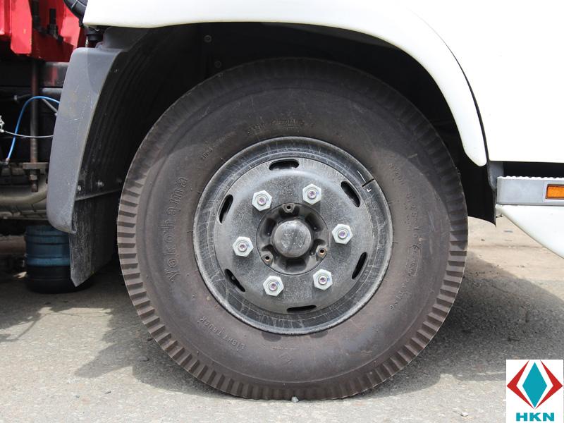 banh-xe-truoc-xe-tai-hino-fc-11 Xe Cẩu Hino FC9JLTA 4T9 Gắn Cẩu Unic URV344