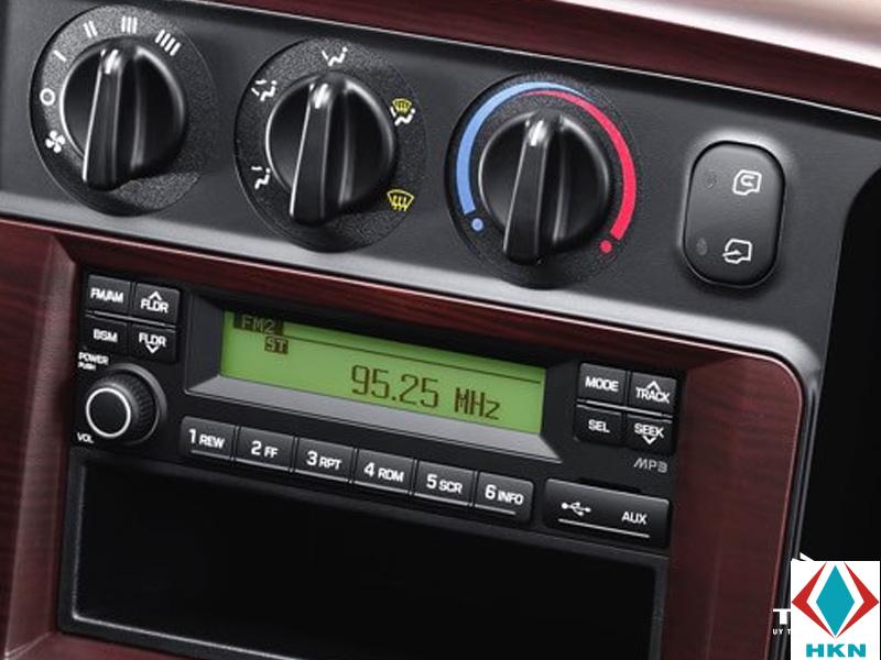 Xe Tải Hyundai New Mighty N250SL gắn cẩu Unic URV233