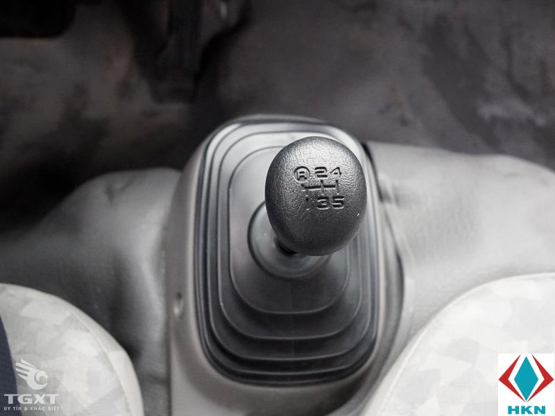 Xe Tải Hino 1T2 XZU650 Gắn Cẩu Unic 2 Tấn 3 Khúc URV233