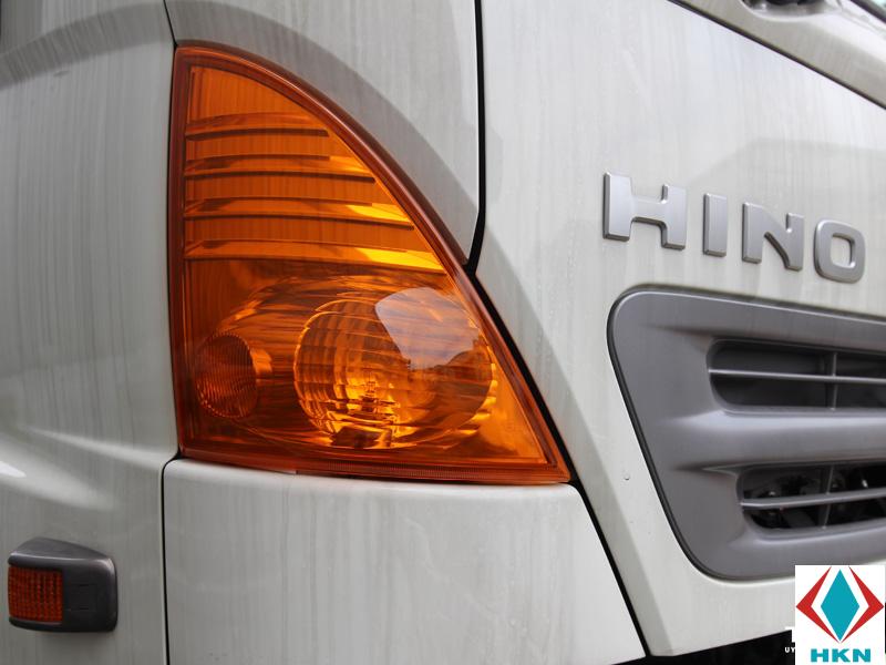 den-xi-nhan-va-den-pha-xe-tai-hino-fc-3 Xe Cẩu Hino FC9JLTA 4T9 Gắn Cẩu Unic URV344