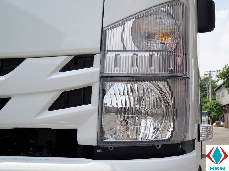 den-xi-nhan-xe-tai-isuzu-f Xe Tải Isuzu NQR75M 4 Tấn Gắn Cẩu 3 Tấn Unic URV340