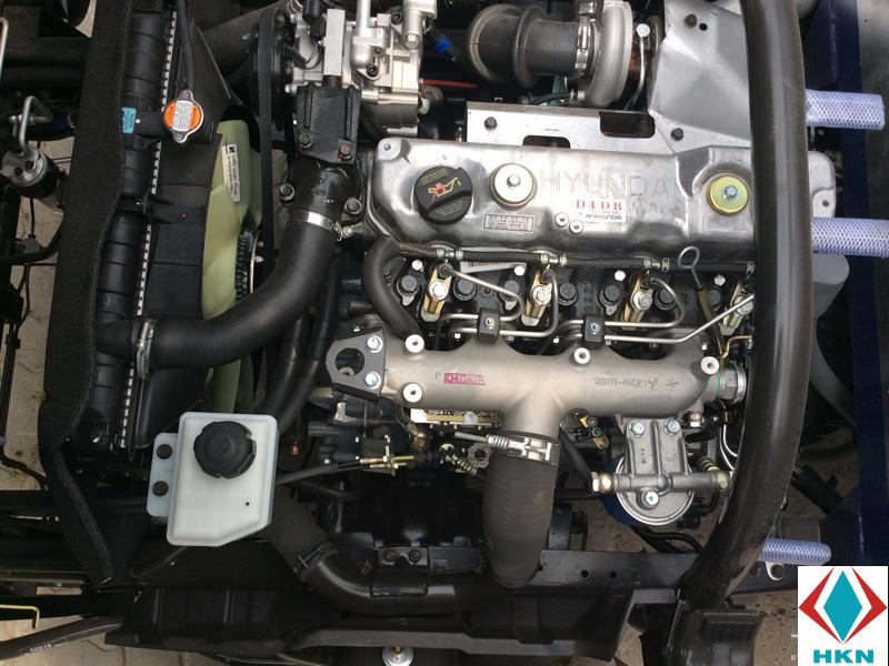 dong-co-xe-tai-hyundai-hd120sl-2 Xe cẩu Hyundai HD120SL 6T9 gắn cẩu Tadano TM-ZE303MH