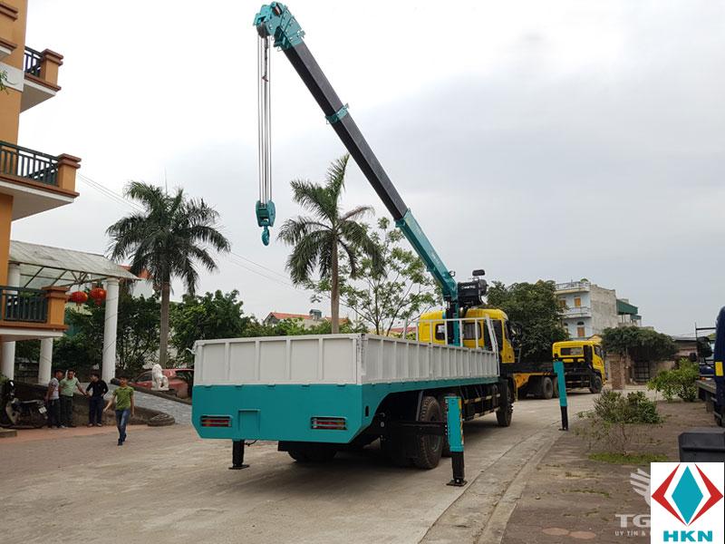 xe-tai-dongfeng-c260-3-chan-gan-cau-hktc-1 Xe Cẩu Dongfeng C260 3 Chân Gắn Cẩu HKTC 7 Tấn 6 Khúc