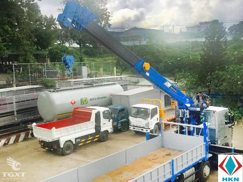 Xe Tải Howo 4 Chân 11 Tấn Gắn Cẩu Dongyang SS2725LB 10 Tấn 6 Khúc
